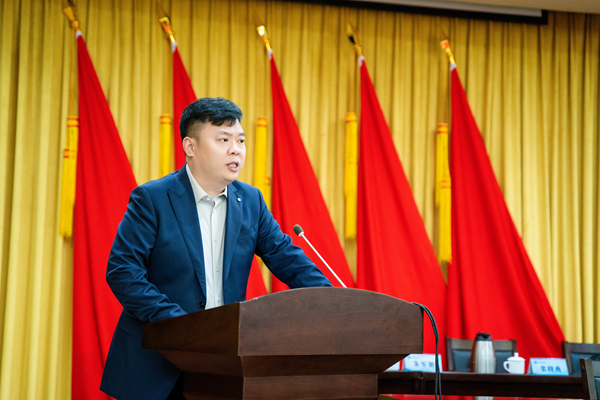 洛陽開元集團(tuán)董事長許明月當(dāng)選為洛陽民建企業(yè)家協(xié)會(huì)第一屆會(huì)長