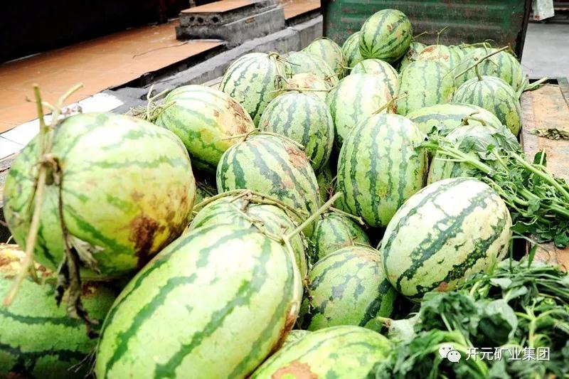 買下一整車西瓜，讓瓜農(nóng)早點回家